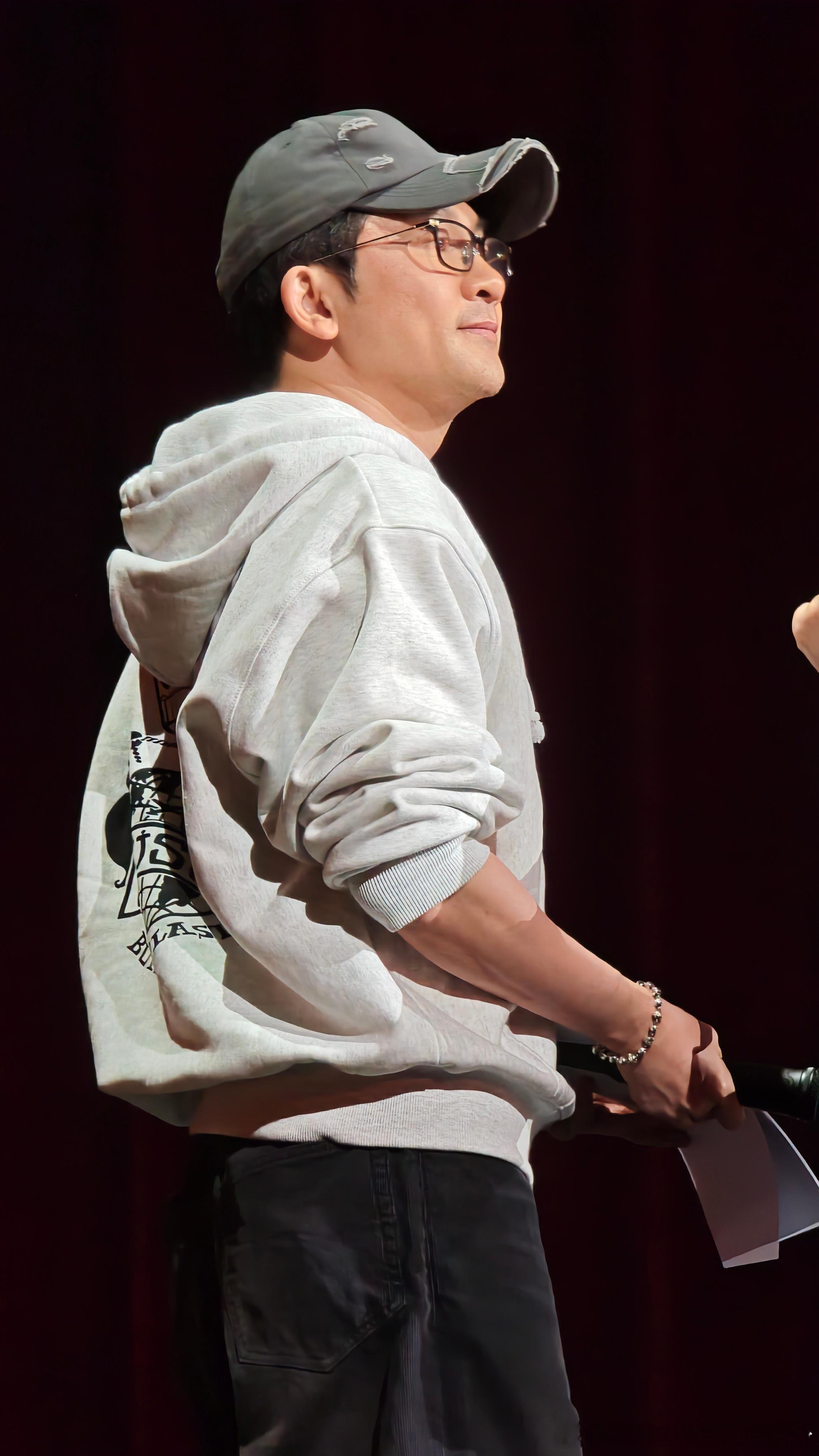 飯拍✨ |  珍惜为数不多的高清彩排照太期待今晚「自远方来」的主持人了！！！ ?