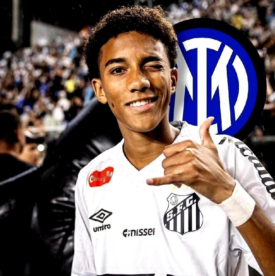 国米甩出1800万，点名要罗比尼奥他儿子，小罗比尼奥。
 
孩子今年刚成年，一线