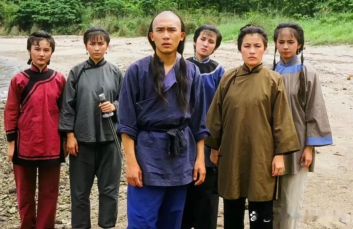 梁朝伟版《鹿鼎记》里面几个女演员只认识刘嘉玲和吴君如，其他几个认不出来，你能认出