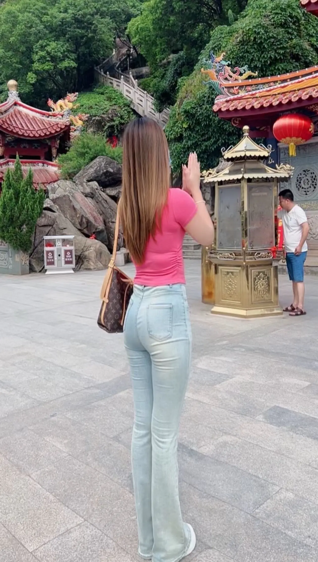 摔了一跤，虽然很疼，我不怪路不平，我怪我自己没看清……