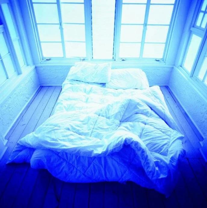 我那上学的外甥们就不叠被子 (伦敦10日综合电)人们普遍认为，起床铺好棉被有助于