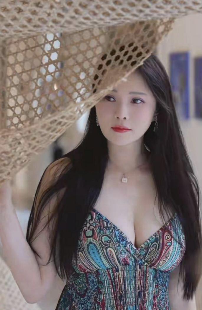 秦昊和伊能静的婚姻，不是爱情童话，而是一家运营了十年、从未亏损的“合资公司”。