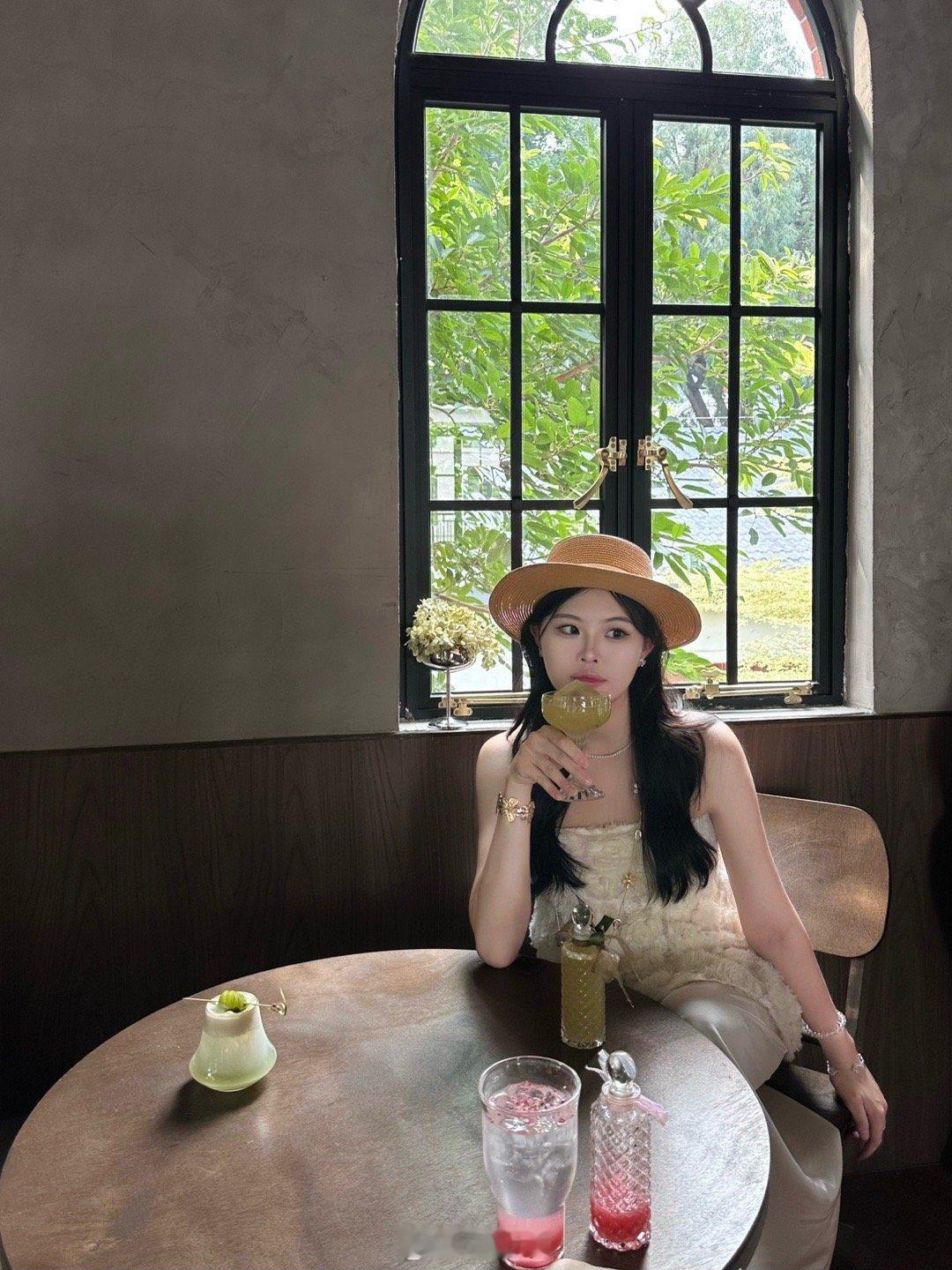 🍹ˎˊ˗ 𝐘𝐞𝐞𝐞𝐞 ✌︎ ʺ̤ ​​​