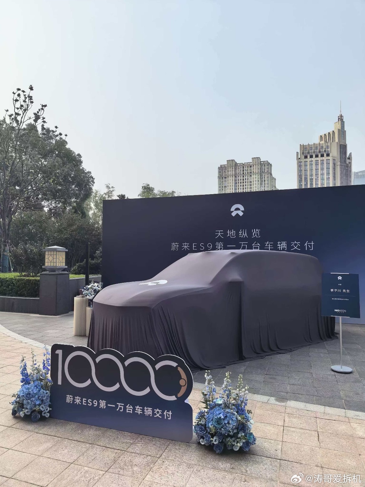 在以前，大家都觉得50万级的高端纯电SUV能月销两三千台就算站稳脚跟了，结果蔚来