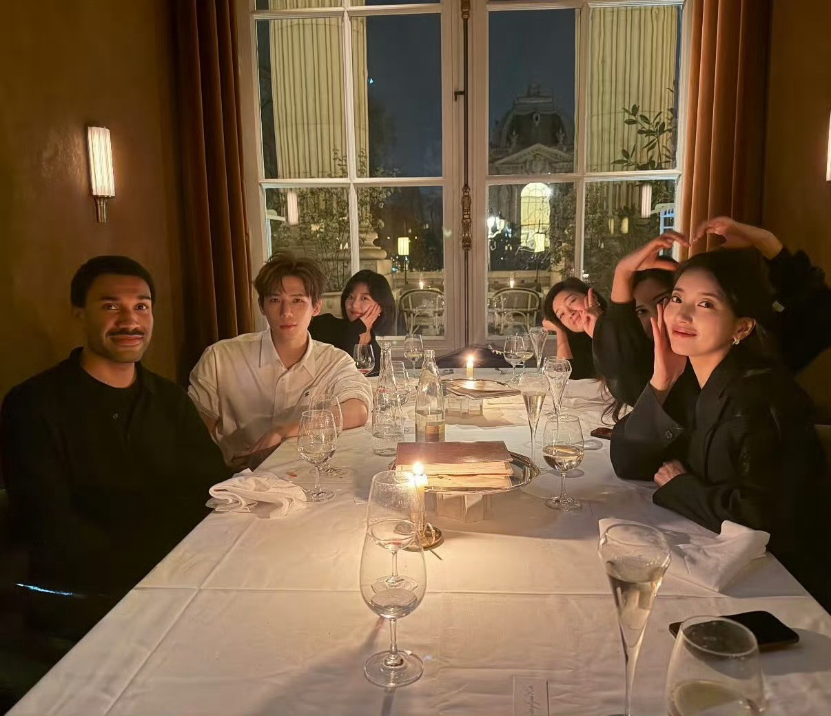 秀智晒与王安宇孙千晚宴合照好养眼！图2 的王安宇看的我哈特软软