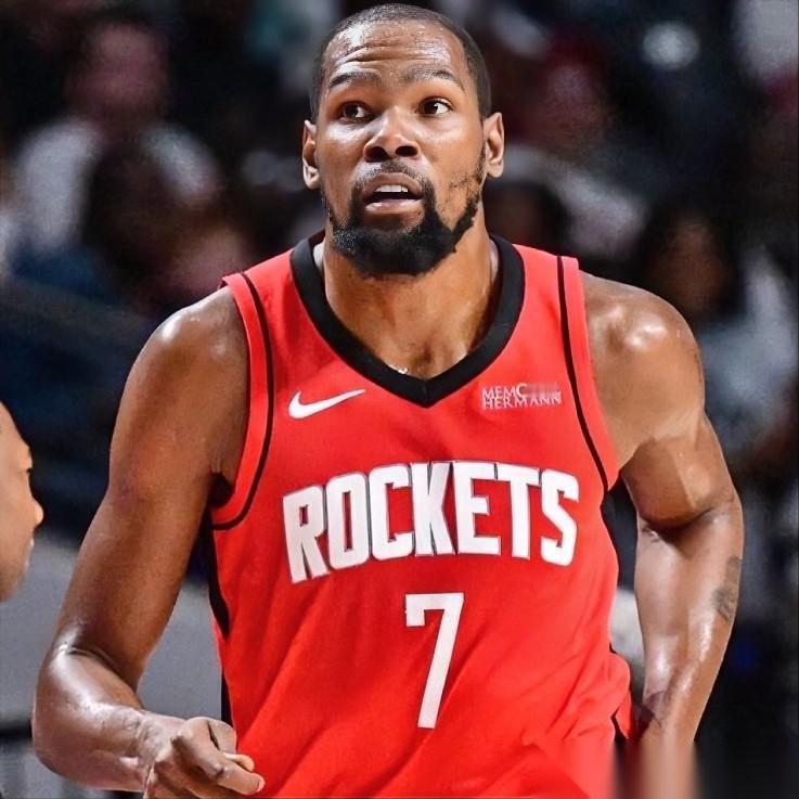 火箭这赛季，进步巨大的三人：
杜兰特：场均25.8分5.4板4.7助。
在火箭1