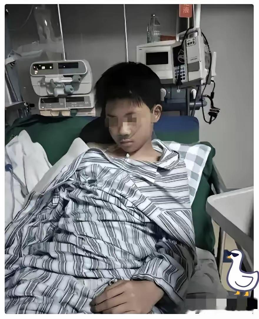 这件事看完心里五味杂陈。16岁男孩患上重度抑郁，家里掏空35万积蓄治疗，却始终不