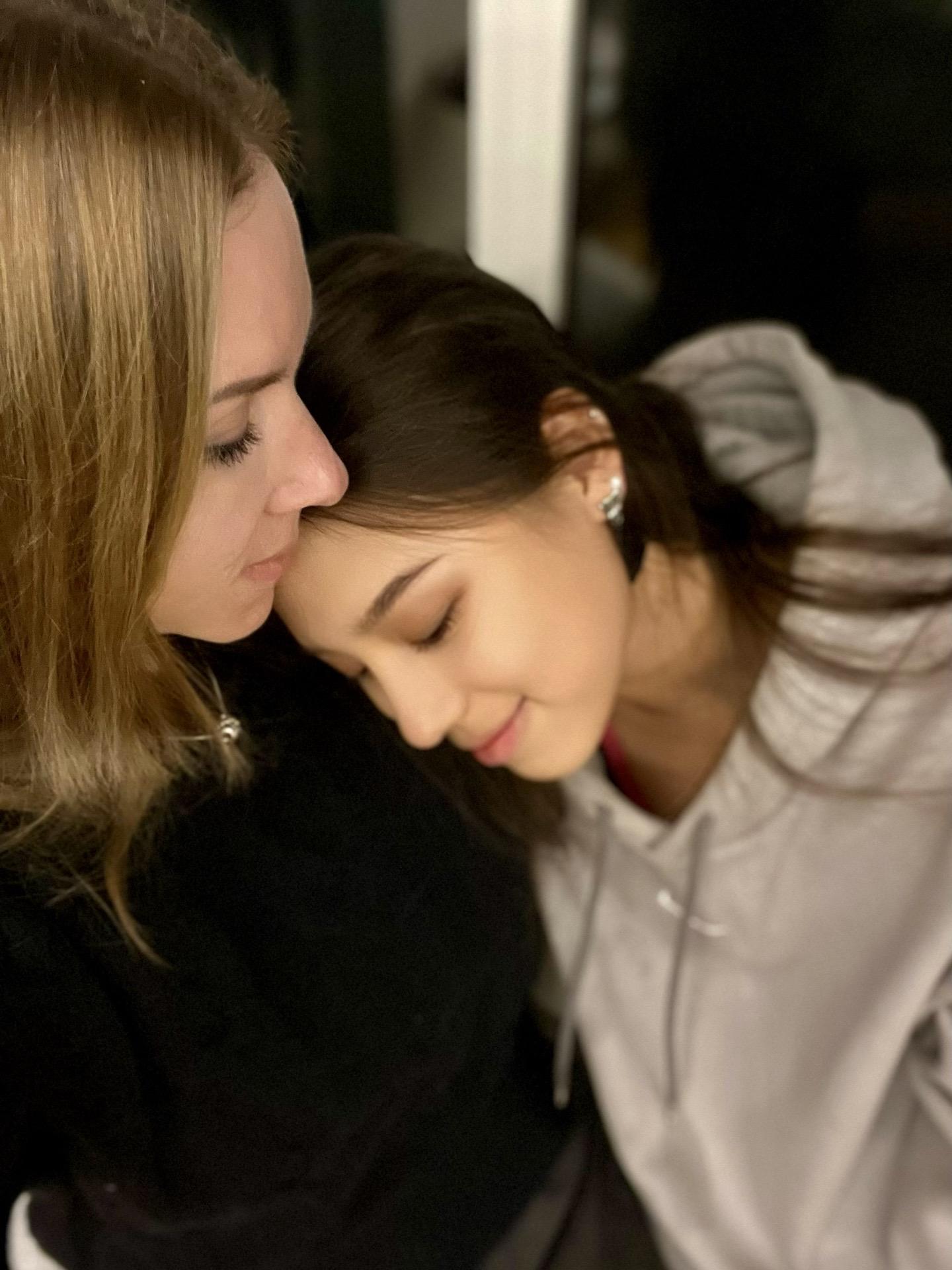 致我最爱的妈妈：
首先，祝我最爱的妈妈生日快乐，然后我想对你说声谢谢。谢谢你给了我生命，谢谢你一直以来对我的支持和关爱。在我成长的道路上，你一直是我最坚强的后盾和最重要的支柱。
我一直感到非常幸福和自豪，因为我有一位这么伟大而又慈爱的母亲。你用无私的爱温暖和激励我，不断赋予我力量和信心，使我在成长和发展中取得了不断的进步和成就。
妈妈，你一直都是我的榜样，你的勤劳、勇敢和乐观是我永远学习的榜样。你用自己的行动教会了我如何奋斗和拼搏，同时也教会了我如何去爱和关心别人。
我知道，我一直在努力追求自己的梦想，而这