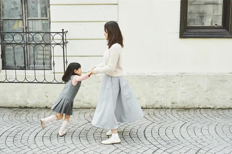 落难的时候谁会帮你？真到了这时候，才能看清身边人的真面目。
我有个朋友创业失败，