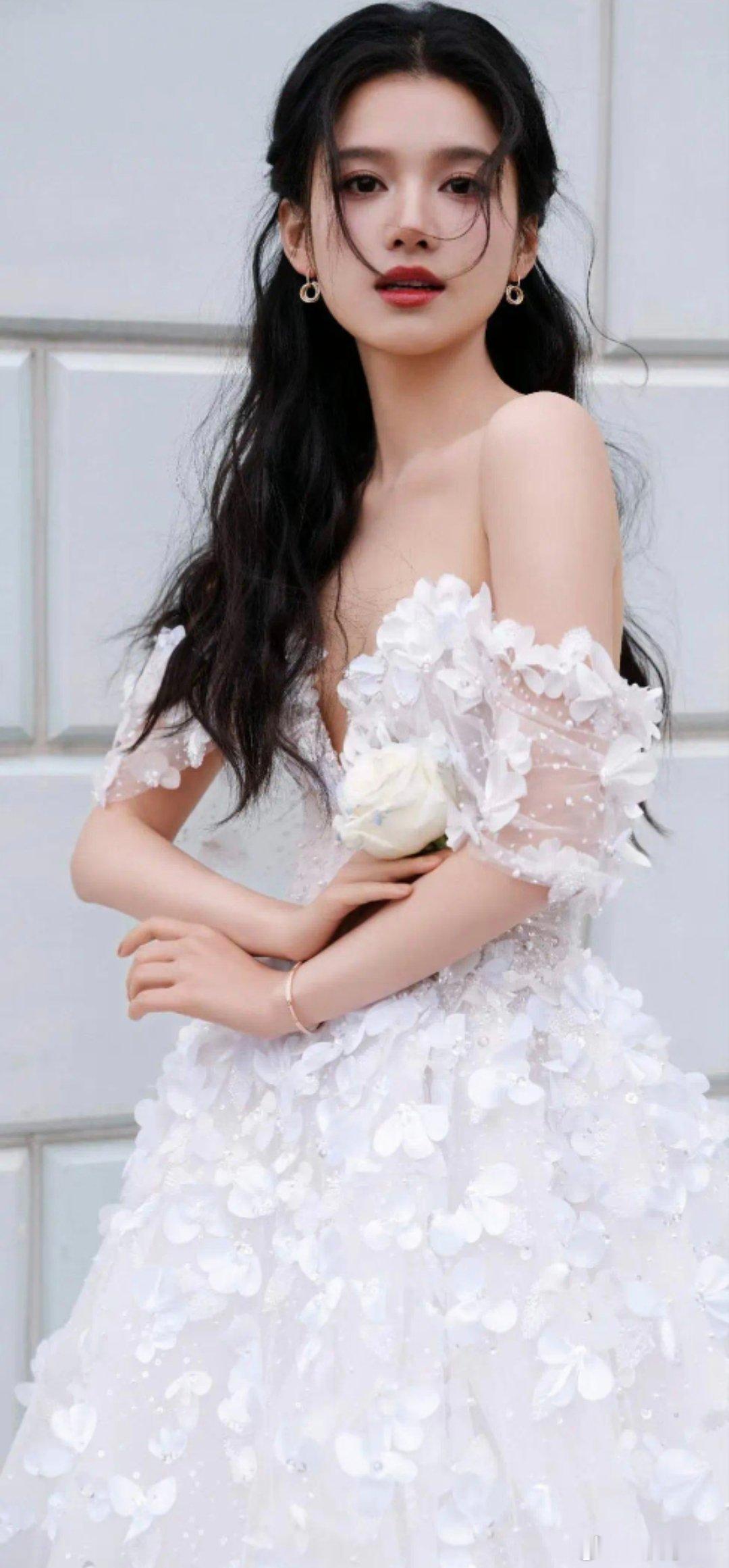 张婧仪说不想在剧组过生日二七风起婧仪生日快乐！永远的公主殿下张婧仪三部破万剧联动