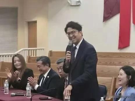 沈伯洋真的怕了

他这几天在美国
虽然声称不怕被抓
而且是在给他钱的美国

但还