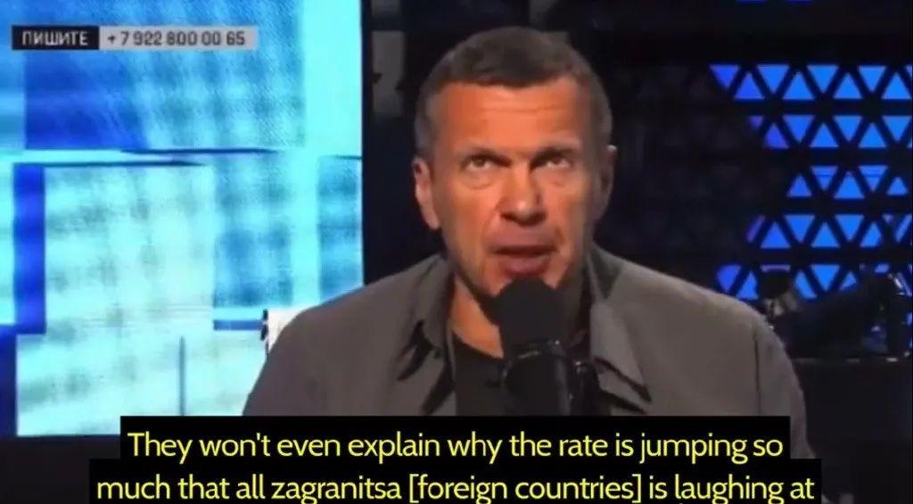 俄罗斯联邦的美元价值16个月来首次升至近100卢布左右，当然，在黑市，这个兑换比