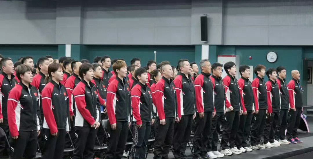 有个海拔最低的小孩假扮大人​​​