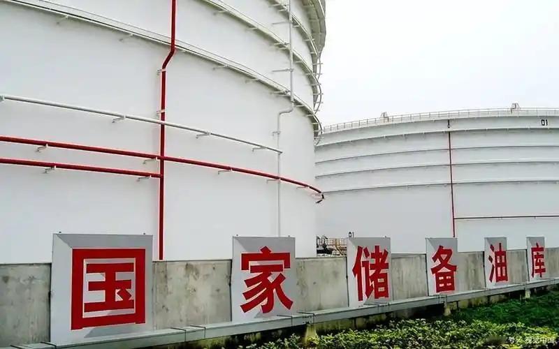 最近国际局势一紧张，很多国家立刻开始慌了，能源、粮食、航运，哪一项都能牵动全球神