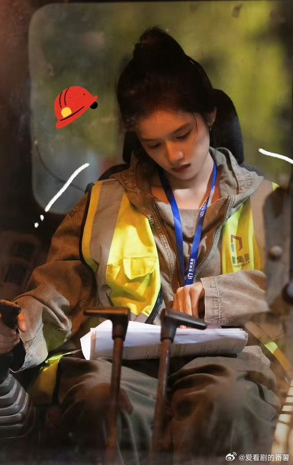 张婧仪包工头生活九宫格张婧仪又是擦伤又是流血，安全一定要注意，荧幕外反差萌，率真