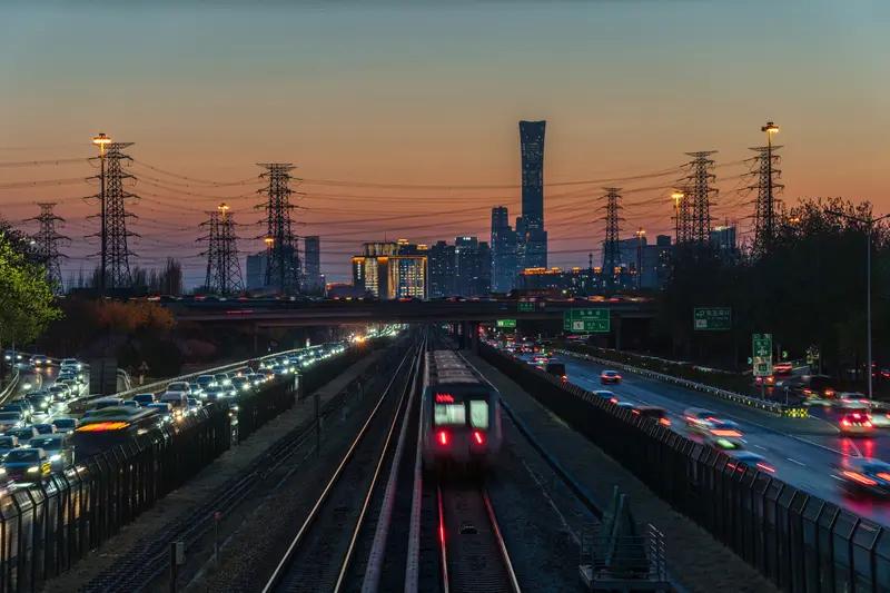 北京地铁女子怒甩男子耳光，警方：双双被拘，在北京地铁上，两位乘客因为座位问题大打