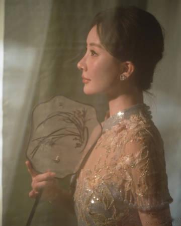 舒畅好标准的中式美人舒畅旗袍身段 好喜欢今天晚上的舒畅，这个妆造真的太美了，必须