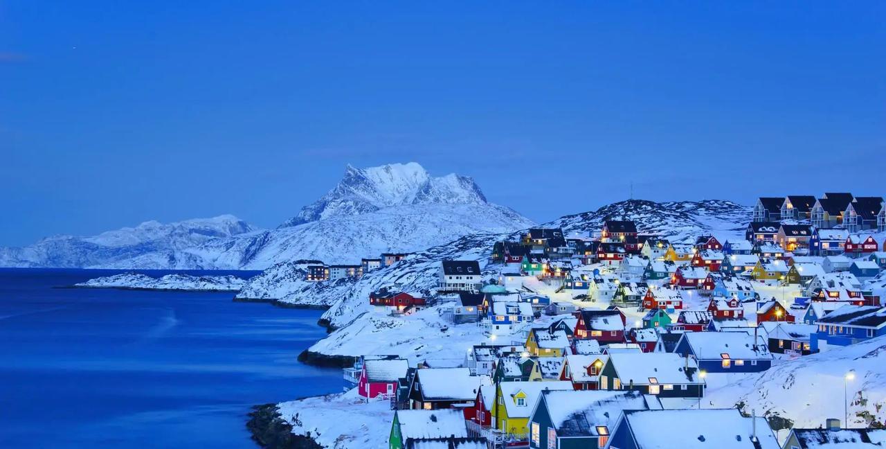 一句“可以考虑军力选项”，让格陵兰这块冰冷的土地，突然成了欧洲会议桌上的烫手山芋