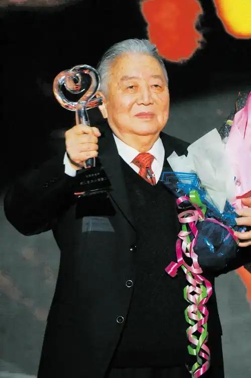 “我们上当了！”2001年，美国一招让我国堆积如山的己内酰胺产品变成废品，中石化