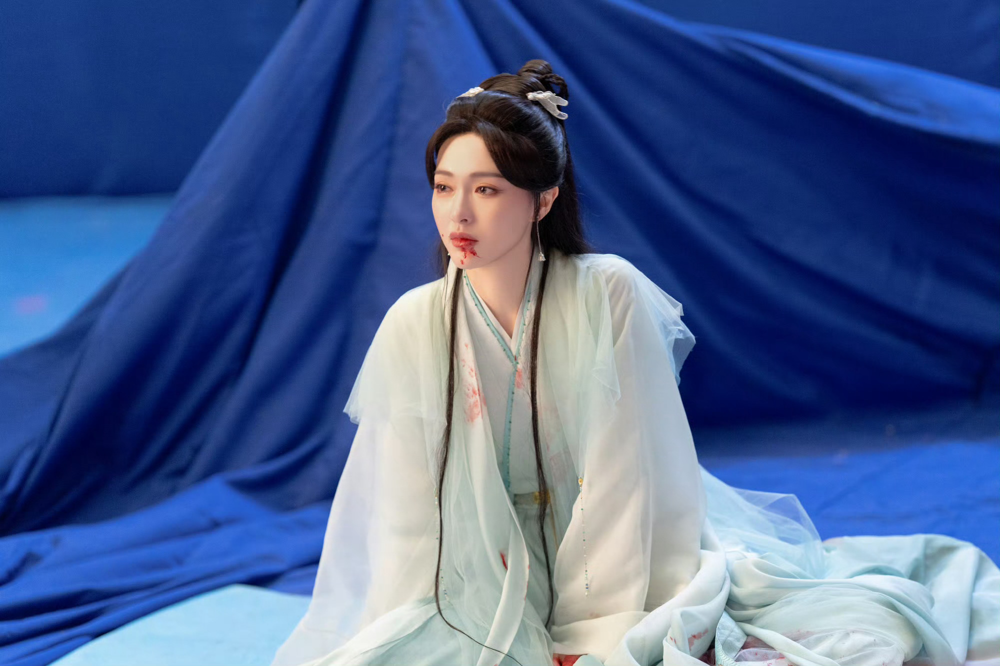 唐嫣『 Day6：最让你心疼的瞬间』最让我心疼的瞬间就是糖拍念无双脚踝骨折的时候