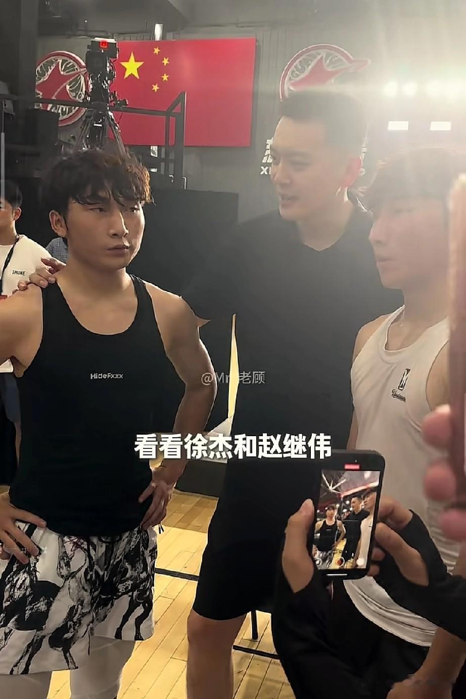 杨鸣用徐杰和赵继伟来寄语小个子球员，说的确实是那么回事。

训练营上，杨鸣对两位
