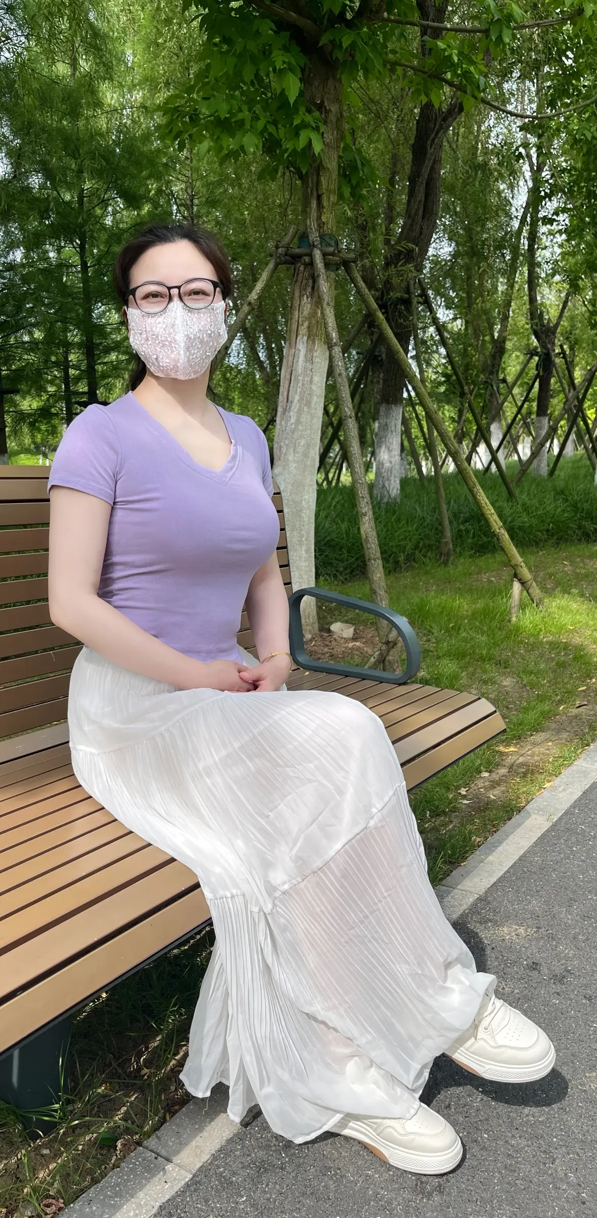 在狗面前不要以为你善良，它就不咬你，在小人面前，别以为你是好人他就不坑...