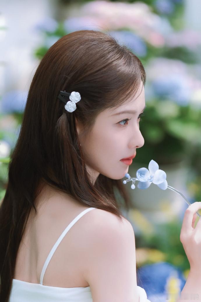 陈都灵白幼薇嘟嘟新年快乐🤍大年初七顺顺利利     美哒哒