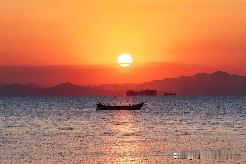 ，悠悠碧海迎晨阳！[微风]