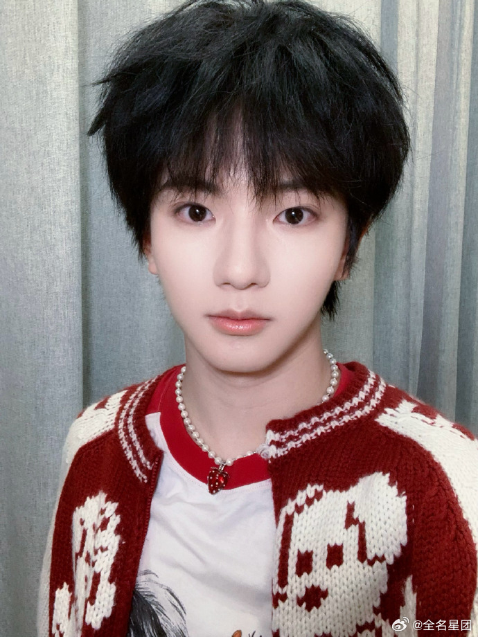 穆祉丞更旧二宫格穆祉丞更旧live哈哈哈哈太惊喜了！穆祉丞更旧live二宫格，库