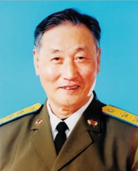 1951年，志愿军飞行员刘玉堤在返航途中，无意间发现，自己身下竟有一群黑压压的敌