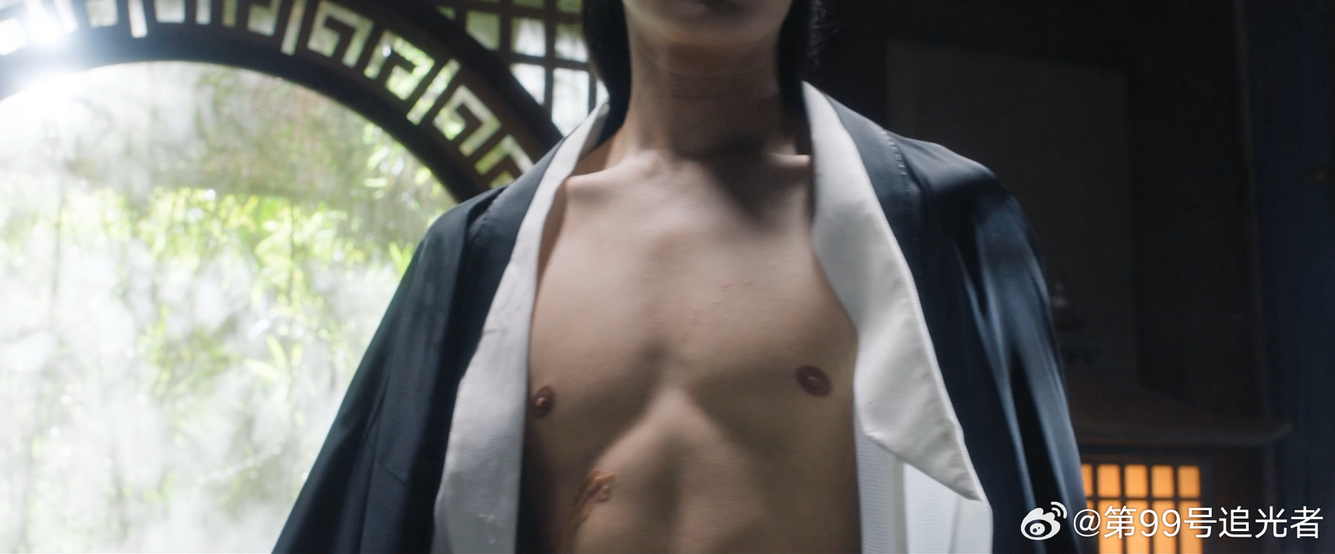 侯明昊新剧半裸镜头 侯明昊演萧无衣真的选对了！那种“疯批世子”狠劲和沐浴戏里“性