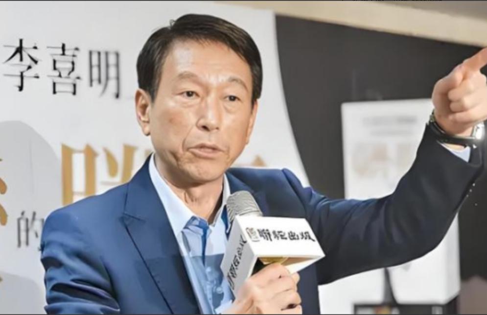 台湾前参谋总长李喜明一席话，让岛内炸锅！他直言解放军不是不敢打，而是时机未到。李