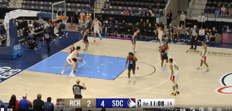 杨瀚森今天爆了，上半场15分钟8中8砍17分。杨瀚森杨瀚森两分钟7分nba吐槽大