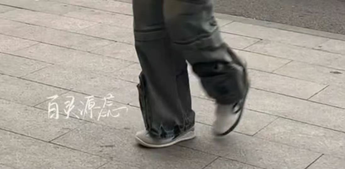 张桂源早八上班穿错鞋了 张桂源演我上早八～穿错鞋太可爱啦！ 