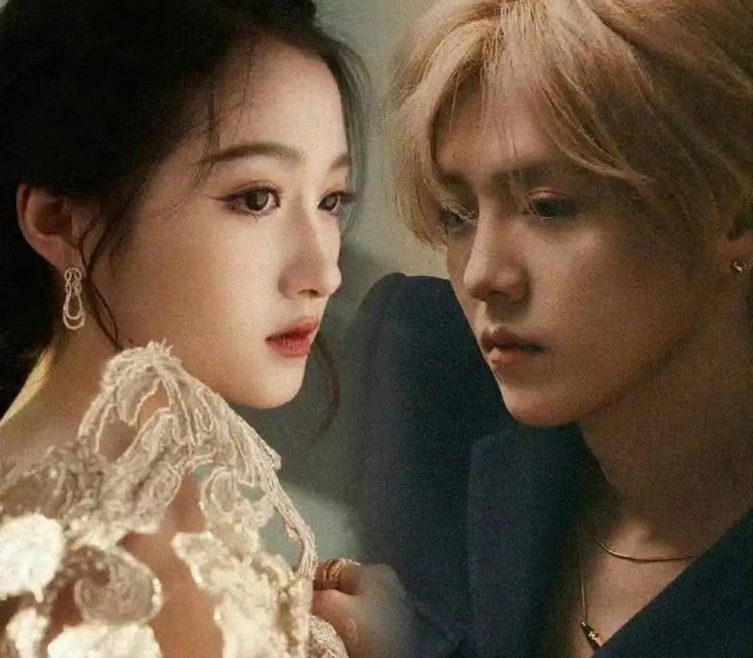 娱乐圈大地震！网红司晓迪爆料睡遍顶流，10位男星躺枪，聊天记录炸翻全网
 
刚睁