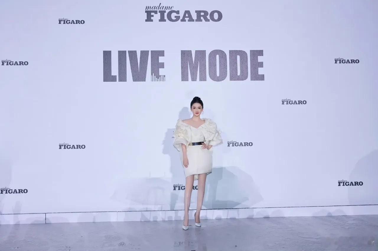 李沁工作室放的图，感觉她可以更漂亮[笑cry] ​​​