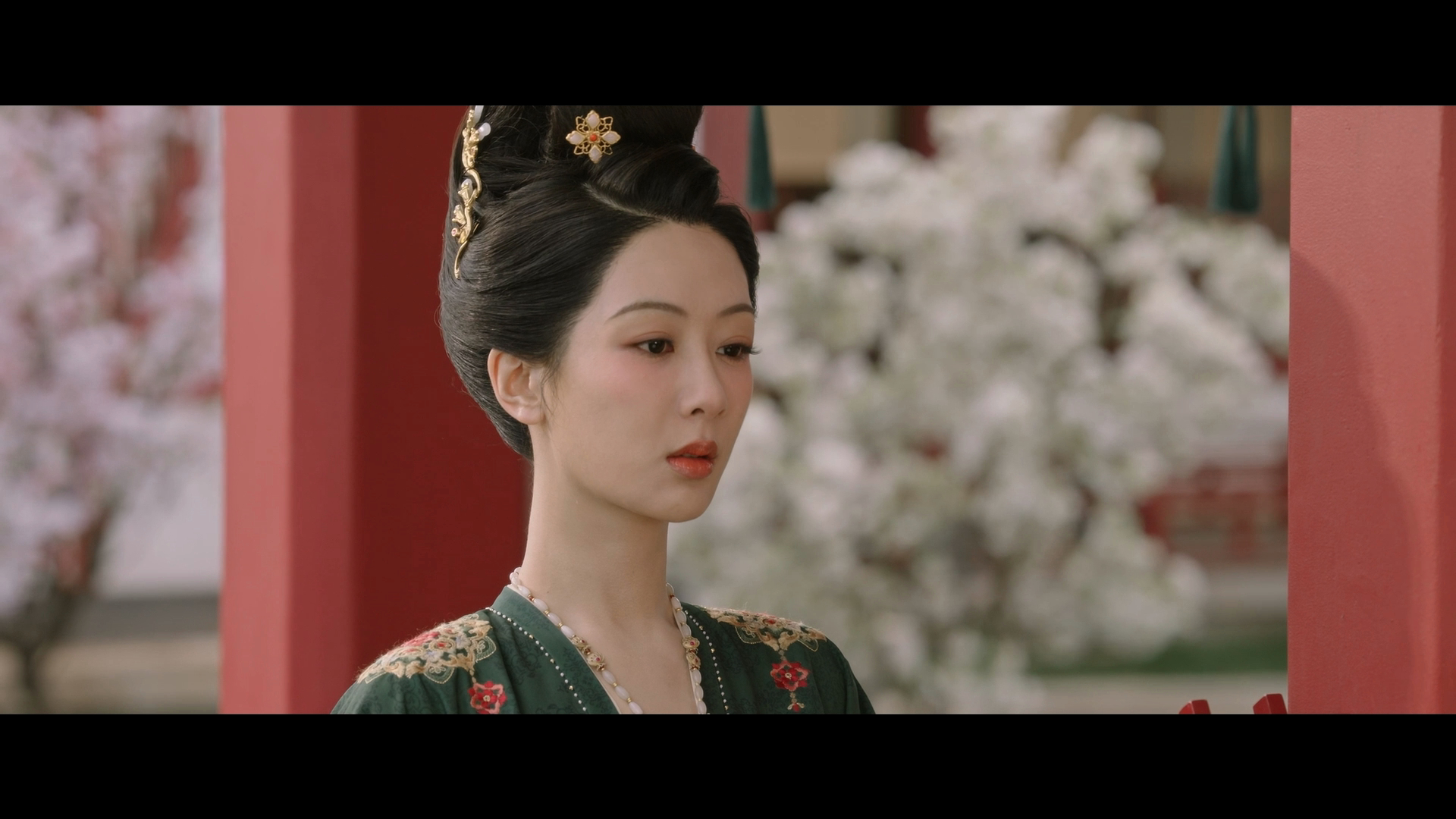 何惟芳要将命运握在自己手上   牡丹以其独特的智慧，将看似无解的局面转化为机遇，