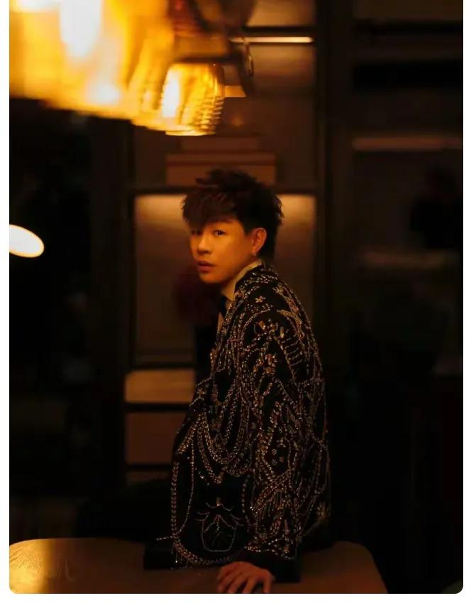 胡彦斌工作室声明：
否认存在私生子；
此前他与易梦玲恋情频上热搜

刚因16岁年