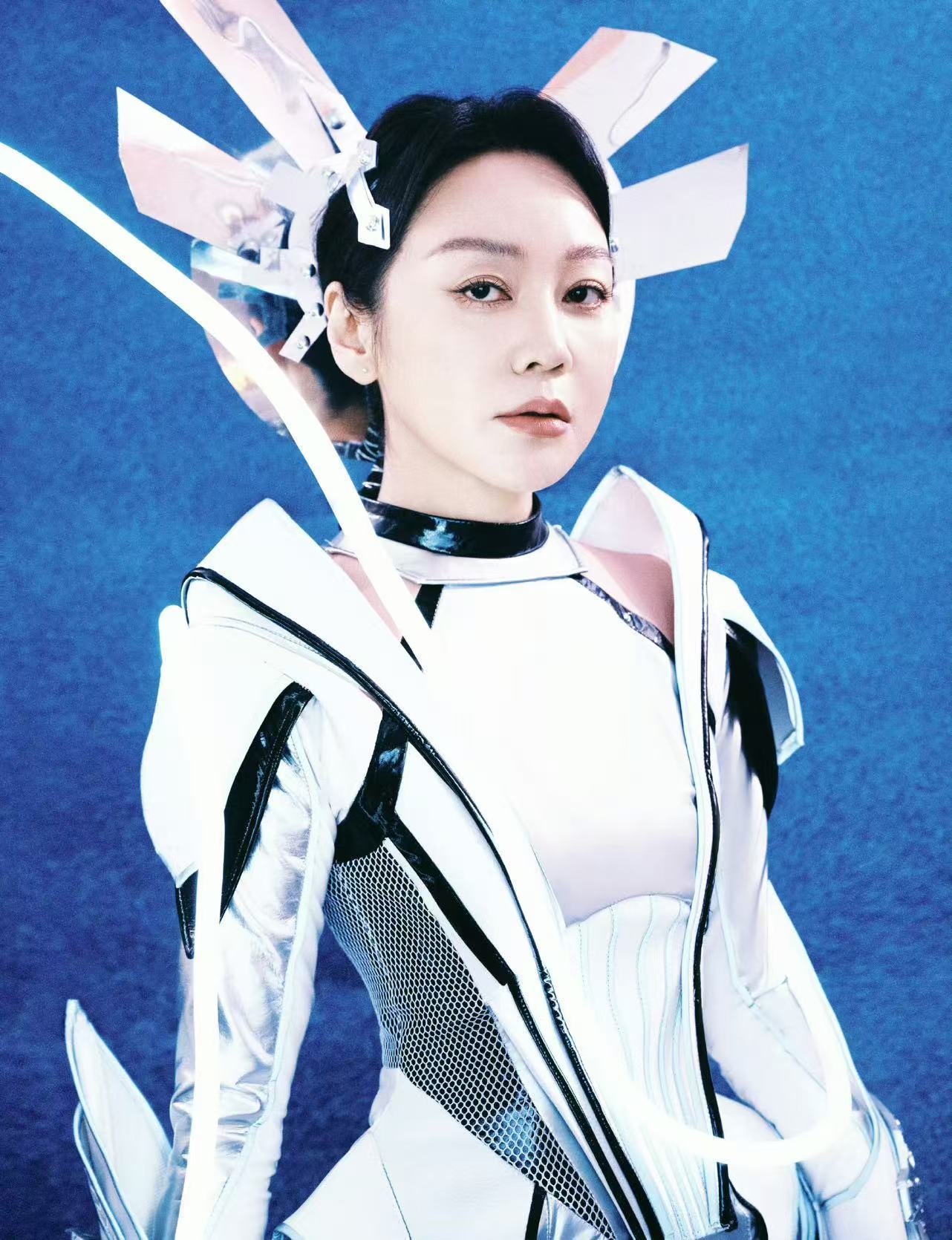 #闫妮 机械姬# 闫妮姐在综艺上新的机械姬科幻造型，未来感满满，ai还原度超高，