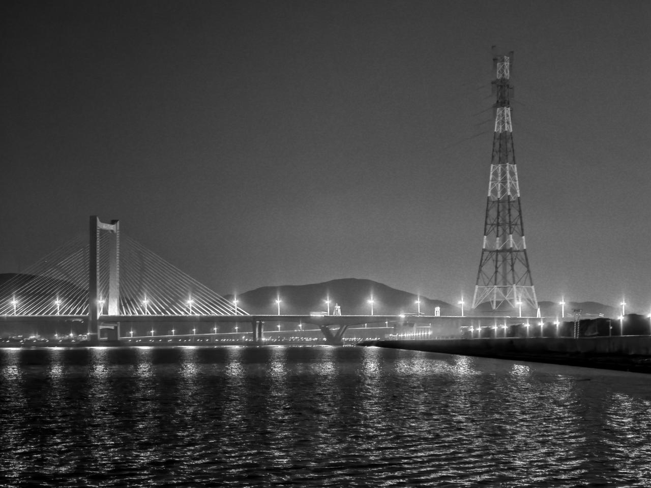 天冷了，红桥也不“红”了
黑白摄影