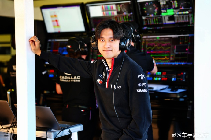 【周冠宇希望早日回到正式席位】F1中国大奖赛 在F1中国大奖赛车迷见面会上，周冠