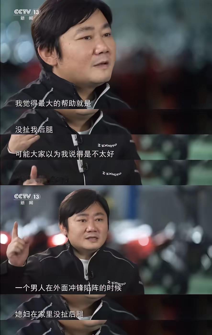 有人说张雪没文化？
我第一个不答应……
你是没见过他趴在地上调发动机的样子。
