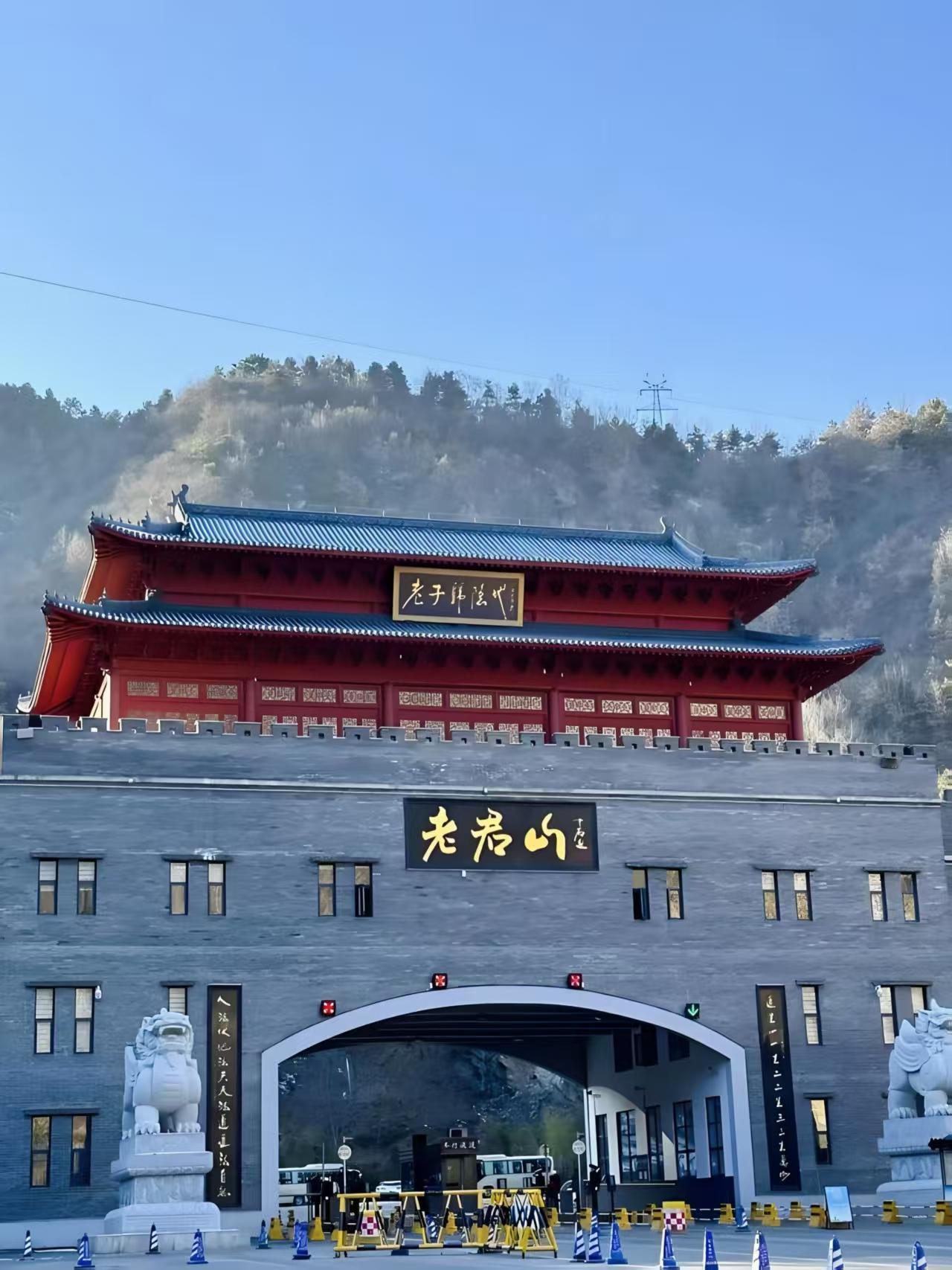 在老君山的一天，我好像闯进了仙侠剧里的天宫秘境！请问是谁打翻了天宫的颜料盘？
