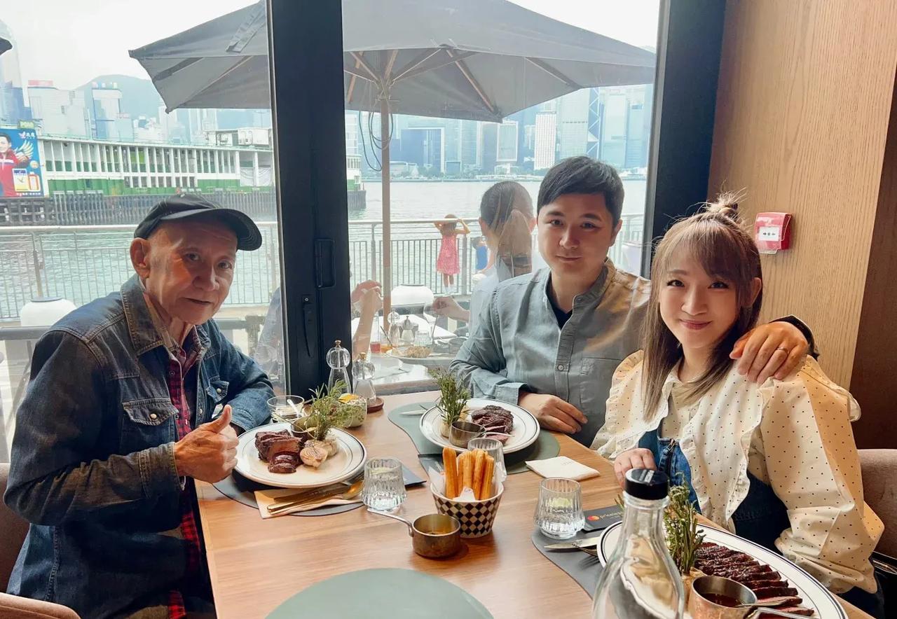 原来他们是父子！还以为八竿子打不着呢
近日，TVB男星李泳豪迎来生日，他在个人社