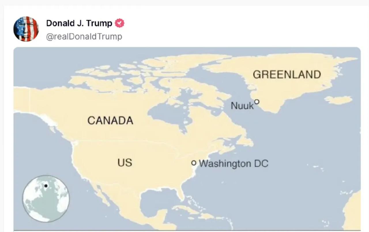特朗普再发美版新地图，直接把美国、加拿大和格陵兰岛标注成同一颜色。

特朗普背后