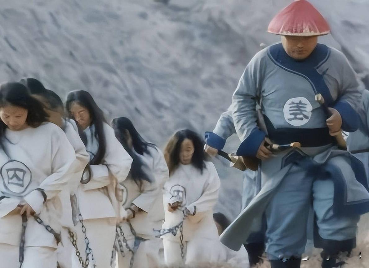 ＃押送女囚竟是古代肥差？＃美人铐 在古装剧里，我们常能看到这样的场景：披枷带锁的