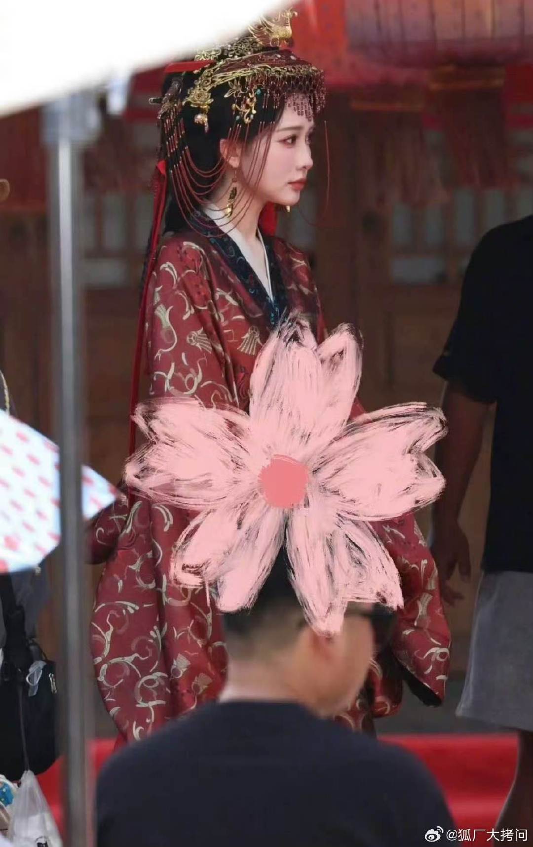 孟子义王鹤棣将门独后婚服造型王鹤棣孟子义将门独后婚服 王鹤棣、孟子义今日《将门独