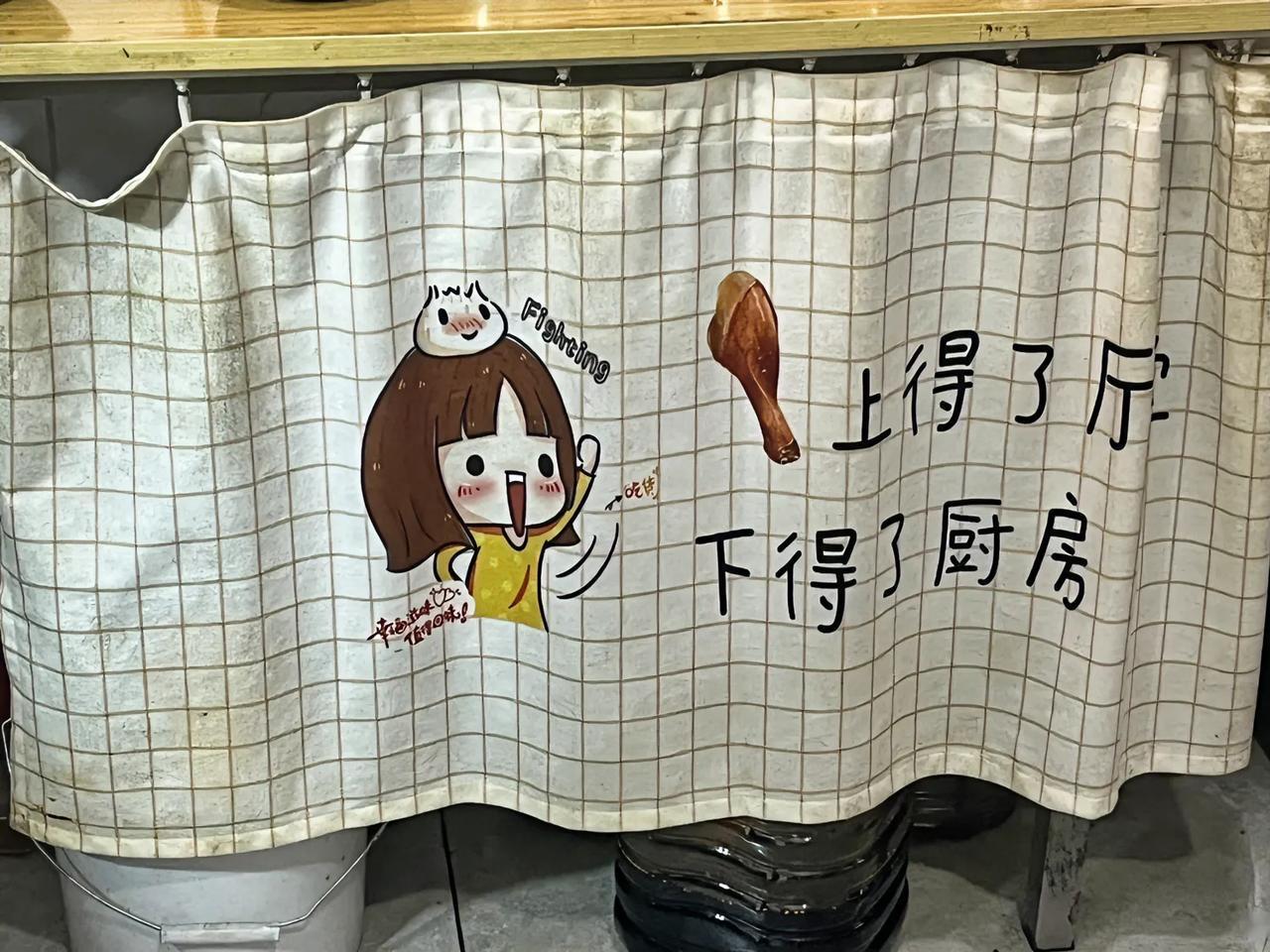 听说过陪读爹妈，却第一次听说陪读爷爷奶奶。

朋友家的女儿考上了西交利物浦，在读