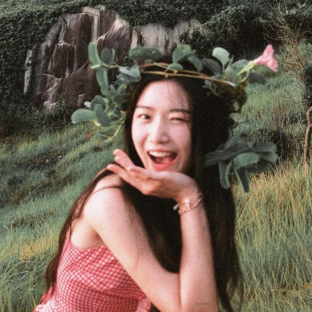 𝙒𝙚𝘾𝙝𝙖𝙩 | 女生头像｜卢昱晓⑤  专栏 · 余颖