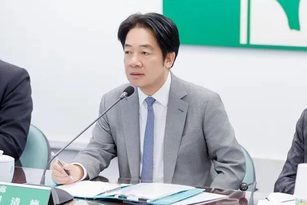 民进党元老率团赴京，赖清德紧急召开会议，统一或将提前来临。民进党创党18元老之一